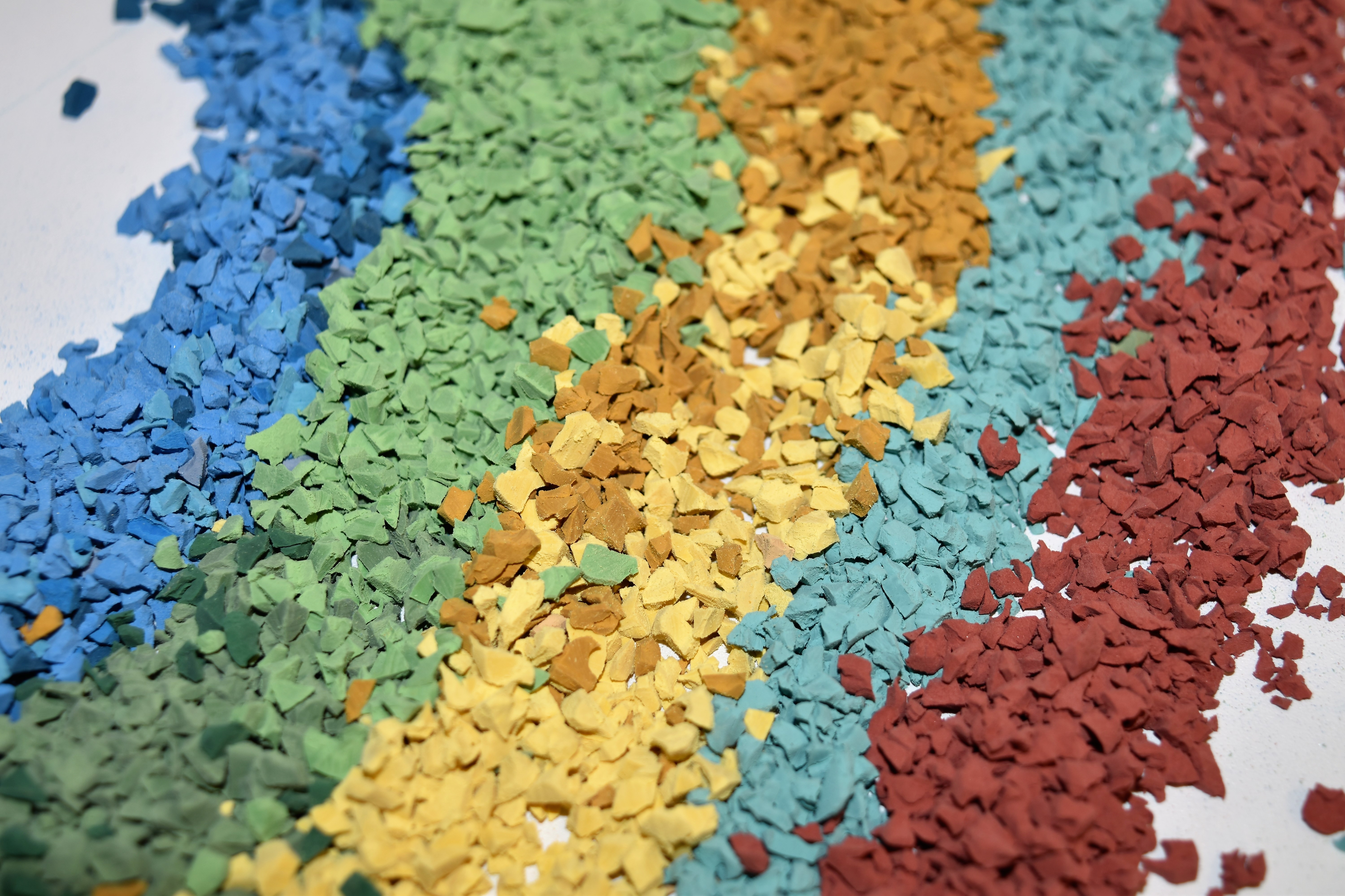 How to Decide on Size for Recycled Rubber Granules